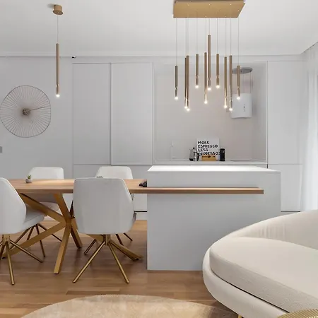 Апартаменты Luxury Cosmopolit In The Heart Of